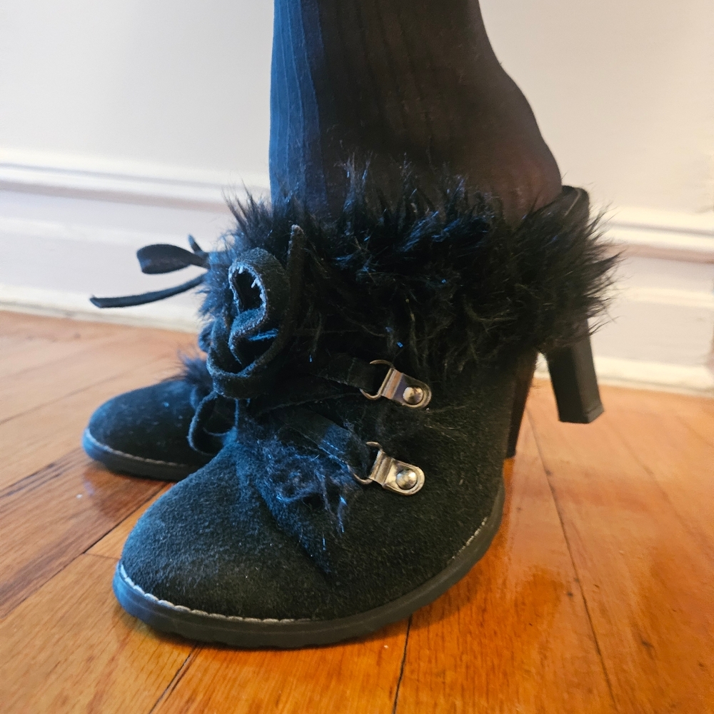 Cute Newport News Black Suede Lace-up Stiletto Clogs with Faux Fur Trim size 7.5 - Picture 10 of 12